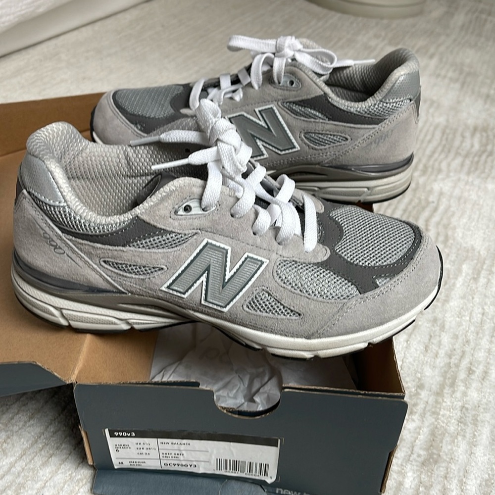 New Balance 990 v3 grey suede Size 6Y so 7.5W